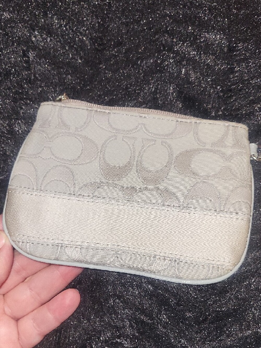 Coach Wristlet in Light Gray Signature Jacquard W/hang Tag - Picture 4 of 8